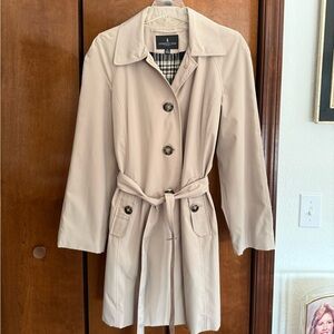 London Fog Women's Beige Trench Coat. XL but fits like Large-Xl
